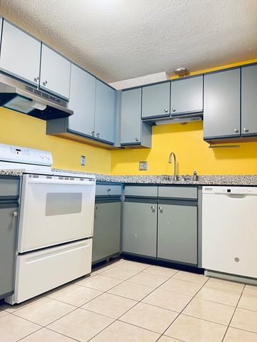 1036 Middlesex St 9, Lowell, MA 01851