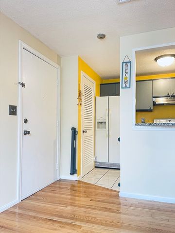 1036 Middlesex St 9, Lowell, MA 01851