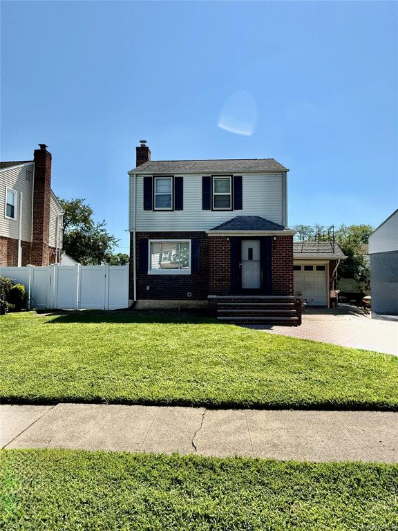 49 Queens Avenue, Elmont, NY 11003