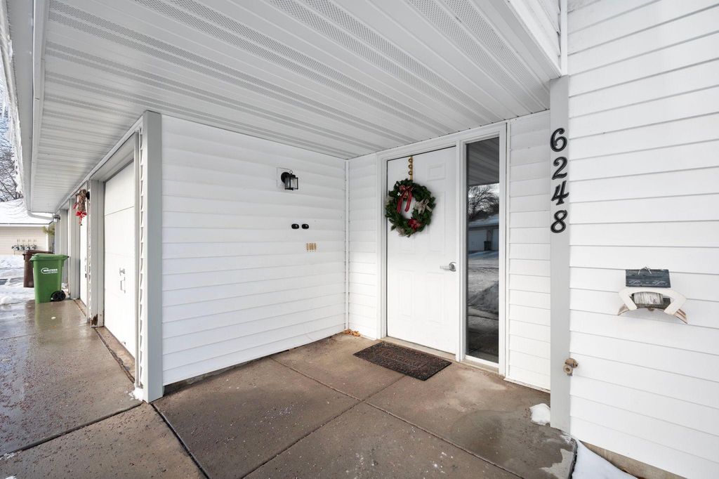 6248 Magda Drive D, Maple Grove, MN 55369