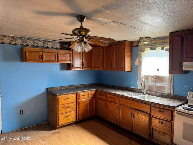 160 Laco Rd, Huntsville, TN 37756