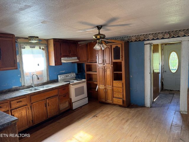 160 Laco Rd, Huntsville, TN 37756