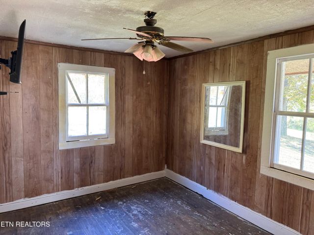 160 Laco Rd, Huntsville, TN 37756