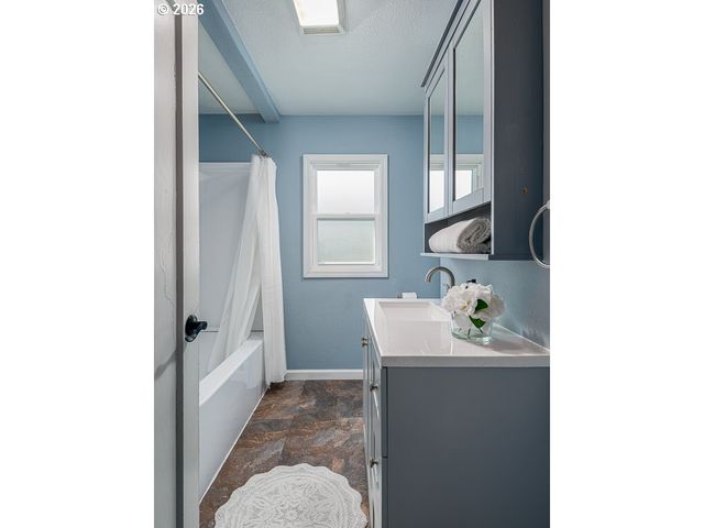 1108 V St, Vancouver, WA 98661