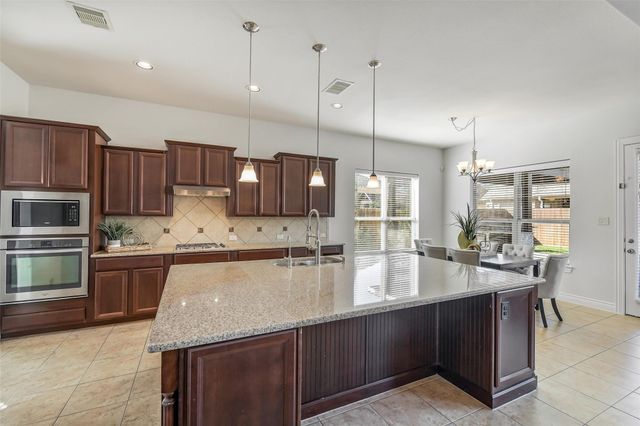 285 W Fork Drive, League City, TX 77573