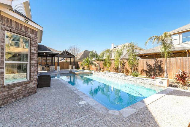 285 W Fork Drive, League City, TX 77573