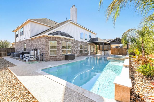 285 W Fork Drive, League City, TX 77573