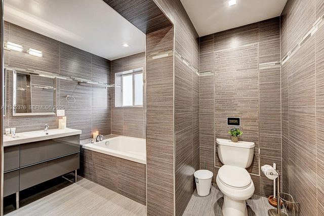 1318 Washington St, Hollywood, FL 33019