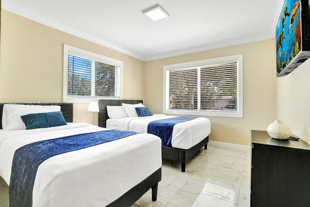 1318 Washington St, Hollywood, FL 33019