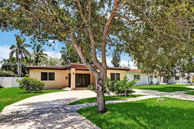 1318 Washington St, Hollywood, FL 33019