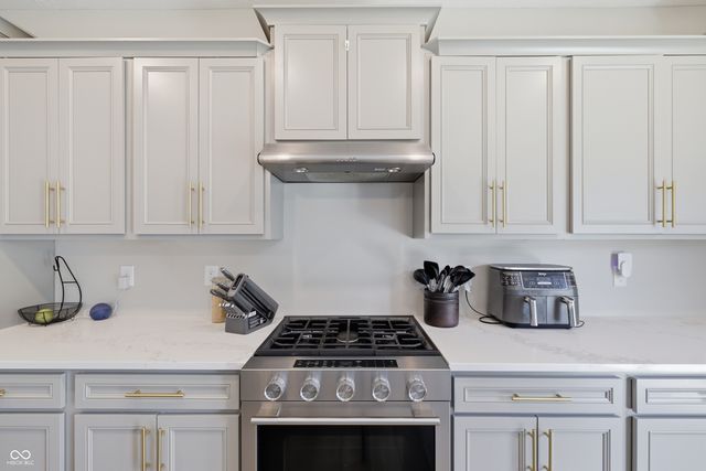 5693 Terracotta Trace, Mccordsville, IN 46055