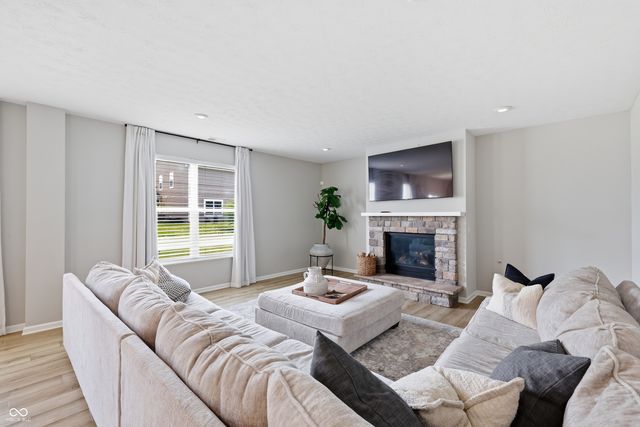 5693 Terracotta Trace, Mccordsville, IN 46055