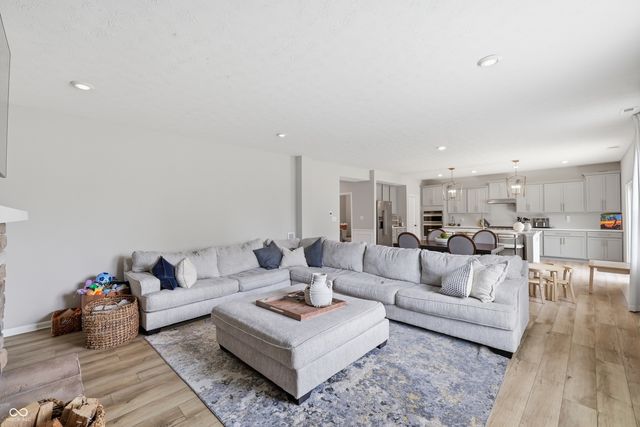 5693 Terracotta Trace, Mccordsville, IN 46055