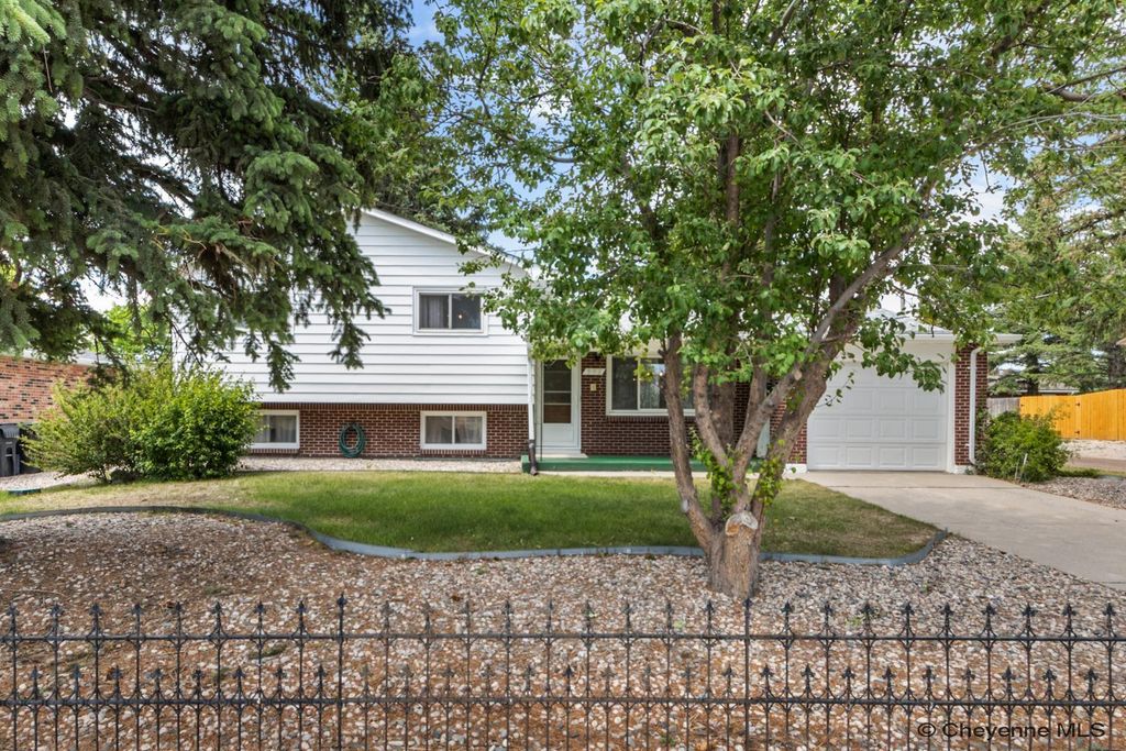 502 HARVARD LN, Cheyenne, WY 82009