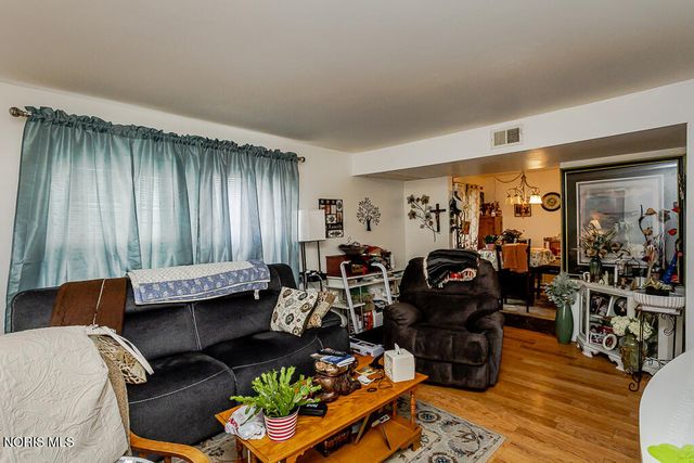 3693 Lakepointe Drive, Northwood, OH 43619