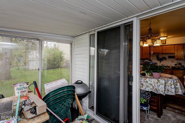 3693 Lakepointe Drive, Northwood, OH 43619