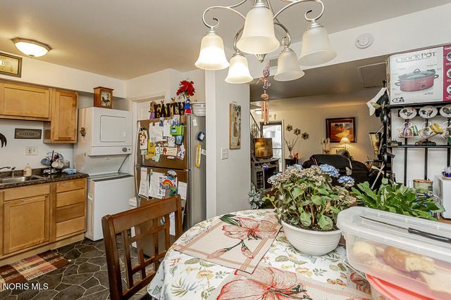 3693 Lakepointe Drive, Northwood, OH 43619