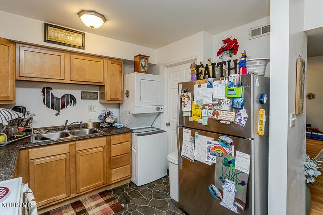 3693 Lakepointe Drive, Northwood, OH 43619