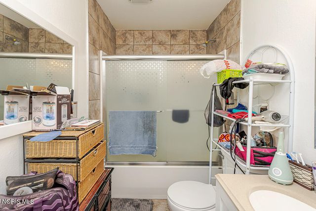3693 Lakepointe Drive, Northwood, OH 43619