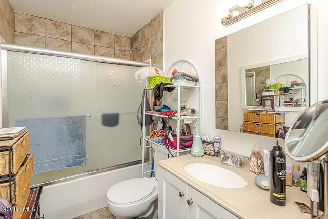 3693 Lakepointe Drive, Northwood, OH 43619