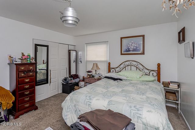3693 Lakepointe Drive, Northwood, OH 43619
