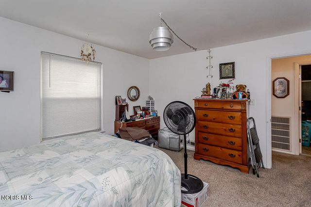 3693 Lakepointe Drive, Northwood, OH 43619