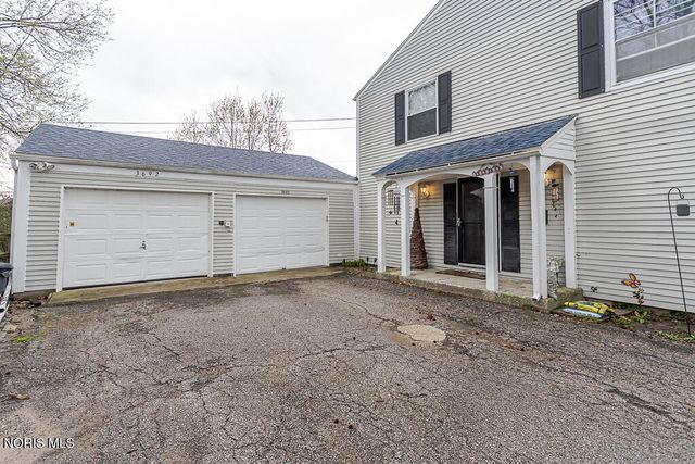 3693 Lakepointe Drive, Northwood, OH 43619