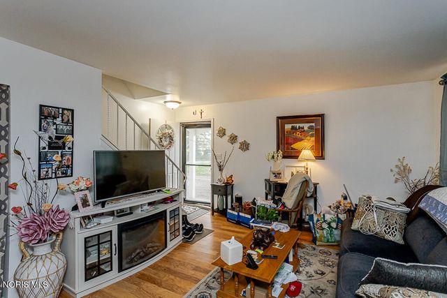 3693 Lakepointe Drive, Northwood, OH 43619