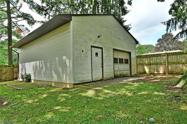 1982 Wendy Lane, Poland, OH 44514