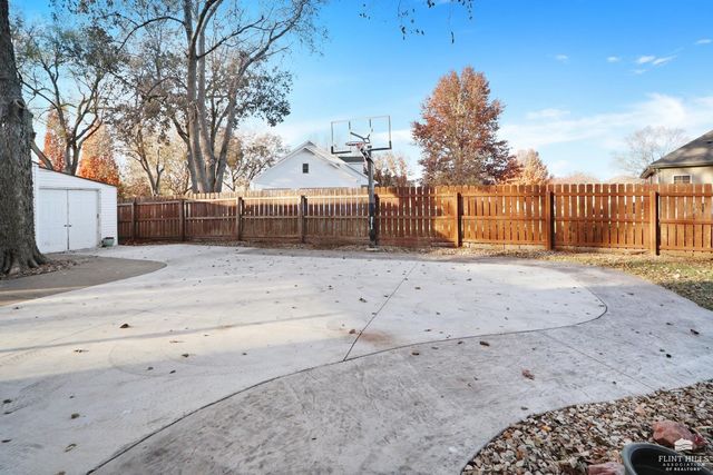 2303 College Avenue, Manhattan, KS 66502