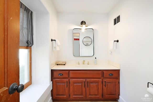 2303 College Avenue, Manhattan, KS 66502