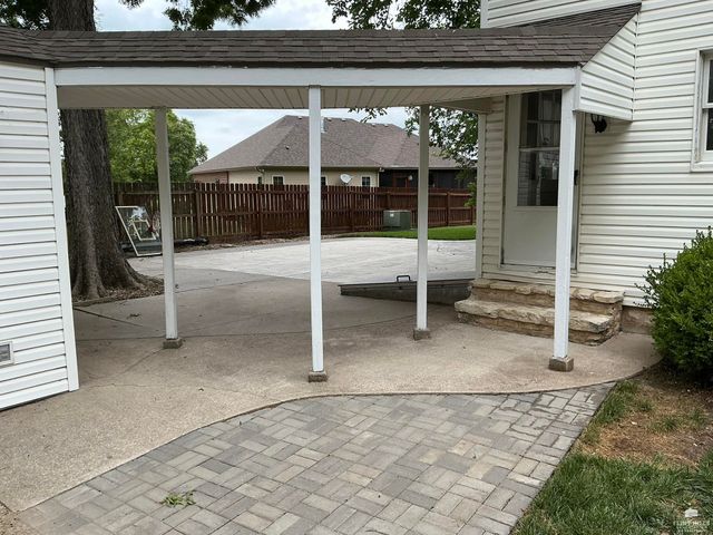 2303 College Avenue, Manhattan, KS 66502