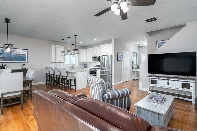 81 Batcheller Avenue, Cranston, RI 02920