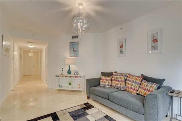 2409 N Ocean Boulevard 427, Fort Lauderdale, FL 33305