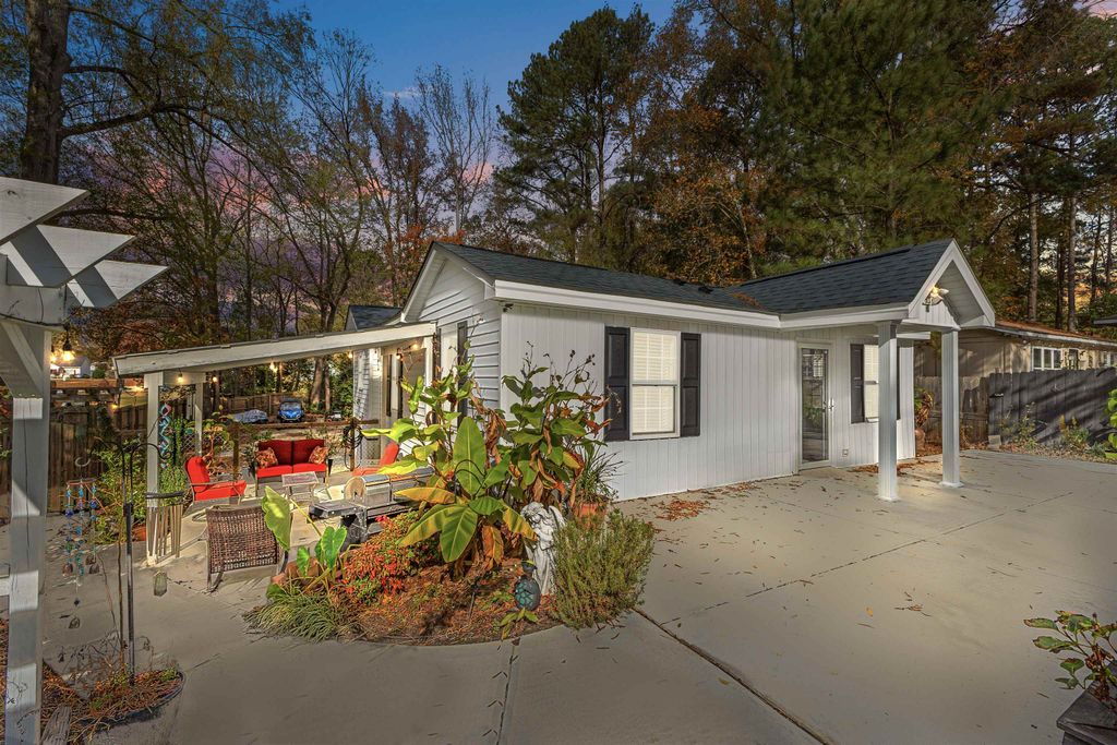 Image 1 of property listing at 517 Maple Avenue, Sanford, NC 27330
