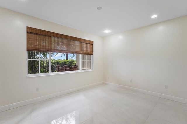 144 Tierra Lane 11, Jupiter, FL 33477