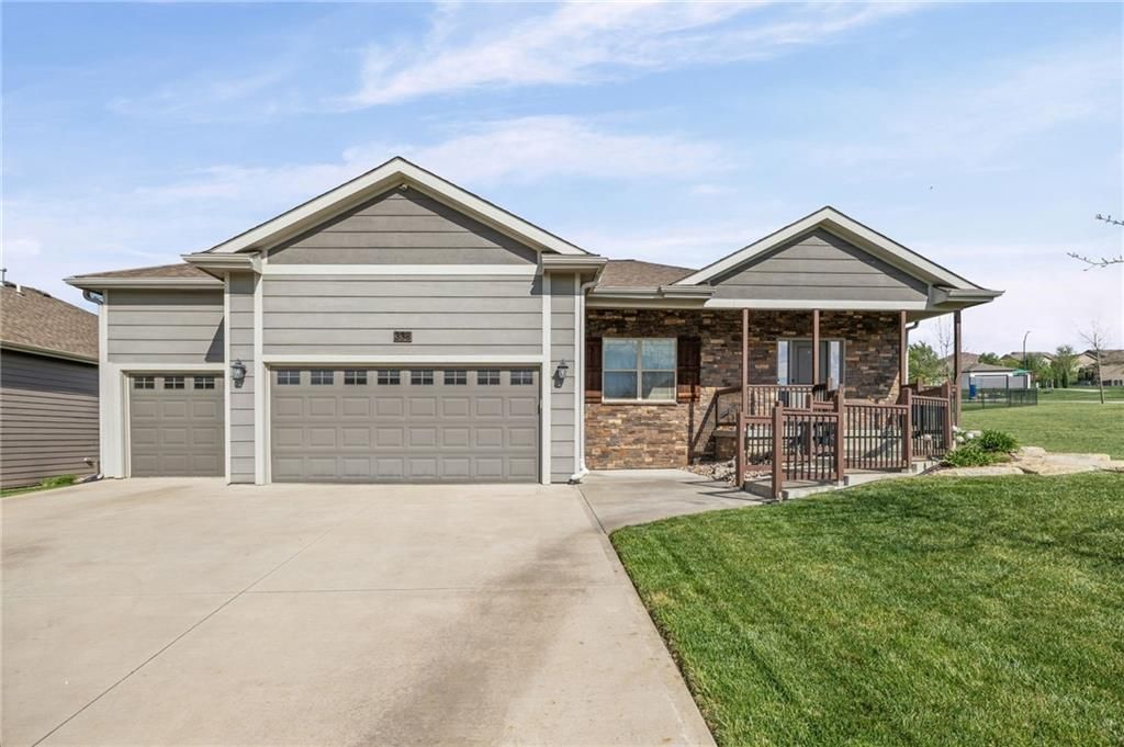 338 Headwaters Drive, Lawrence, KS 66049