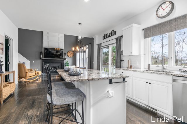 33 Fox Point Court Ne, Ada Twp, MI 49301