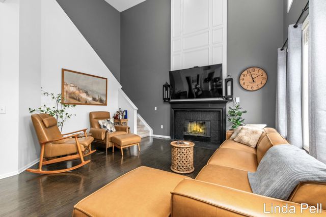 33 Fox Point Court Ne, Ada Twp, MI 49301