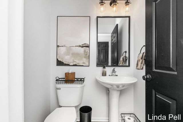 33 Fox Point Court Ne, Ada Twp, MI 49301