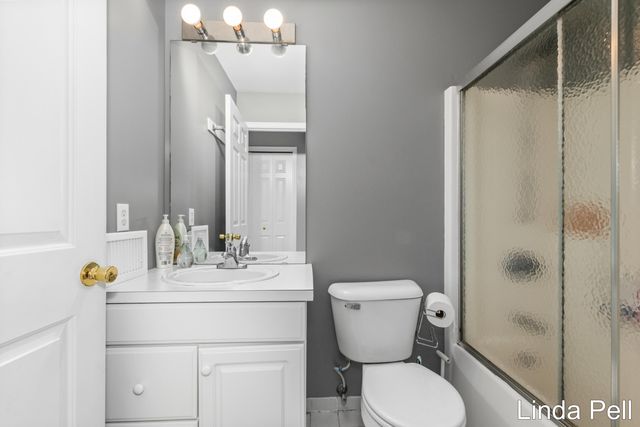 33 Fox Point Court Ne, Ada Twp, MI 49301