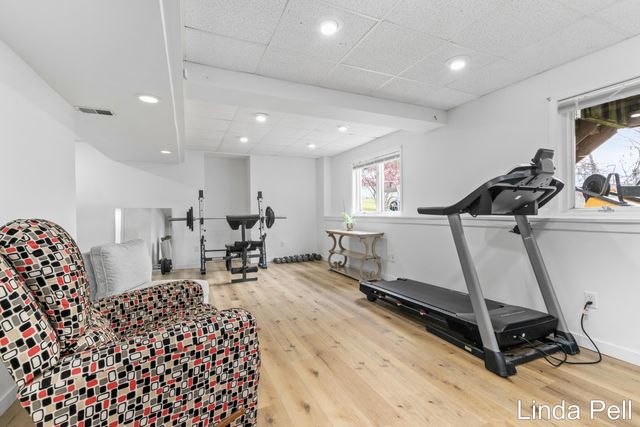 33 Fox Point Court Ne, Ada Twp, MI 49301