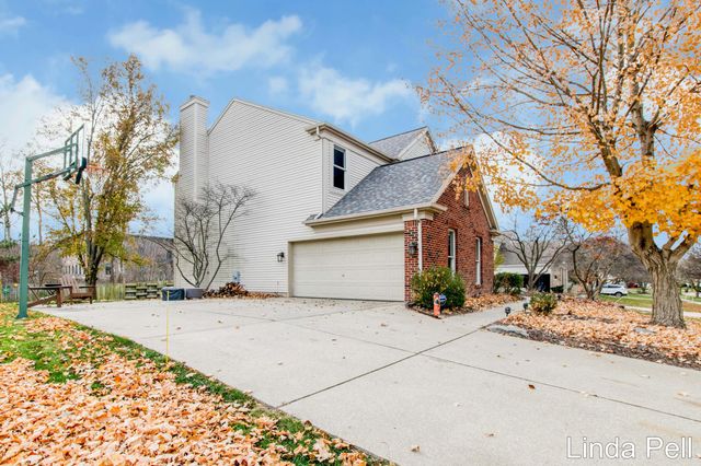 33 Fox Point Court Ne, Ada Twp, MI 49301