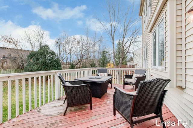 33 Fox Point Court Ne, Ada Twp, MI 49301