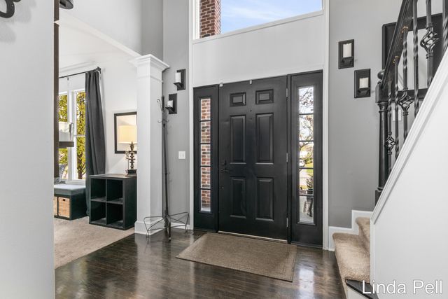 33 Fox Point Court Ne, Ada Twp, MI 49301