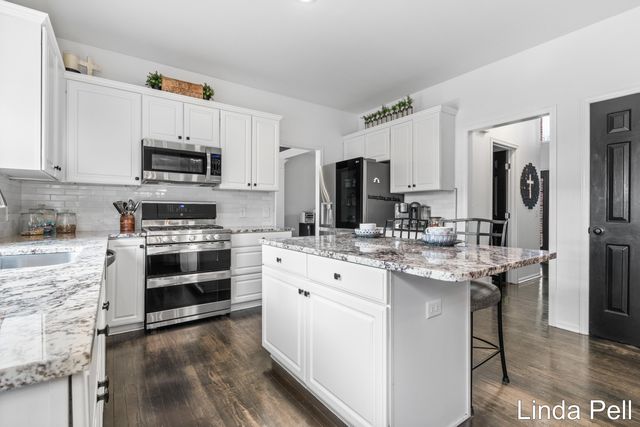 33 Fox Point Court Ne, Ada Twp, MI 49301