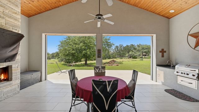 1179 TROTTER LN, New Braunfels, TX 78132