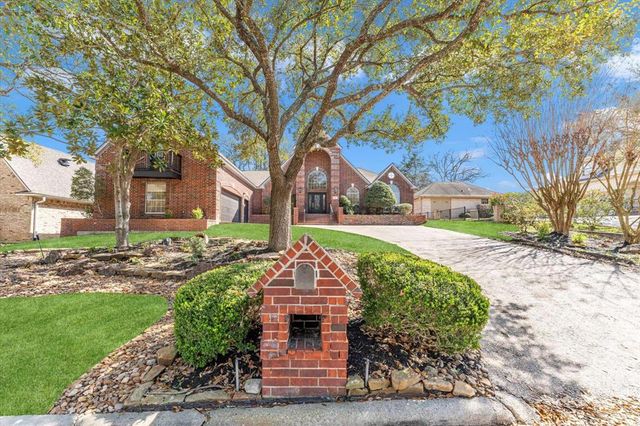 116 Spring Lake Drive, Conroe, TX 77356