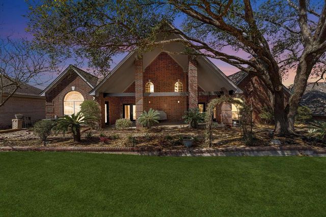 116 Spring Lake Drive, Conroe, TX 77356