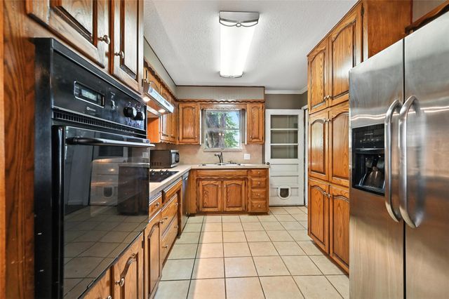 1221 Simpson Drive, Hurst, TX 76053